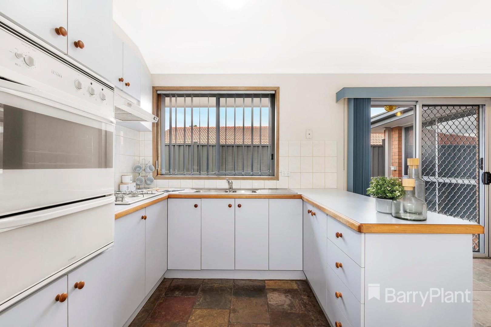 63 Hawkes DriveMill Park, VIC 3082, Mill Park - Thumbnail 4
