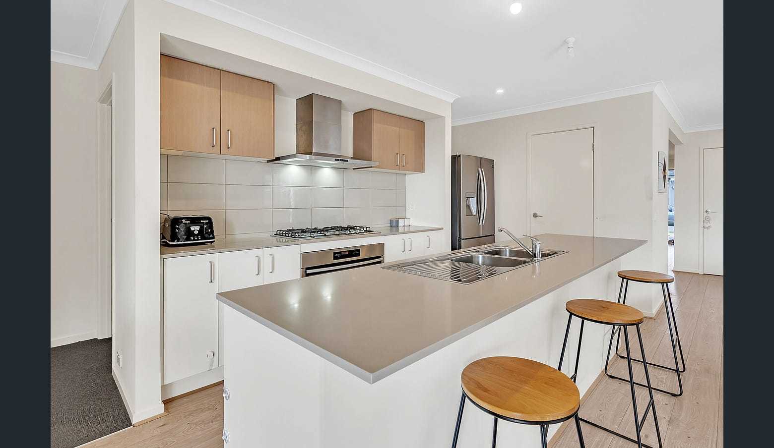 64 Albion Crescent, Mickleham, VIC 3064, Mickleham - Thumbnail 3