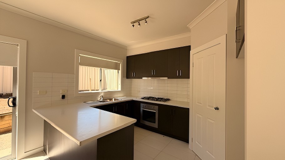 64 College Street, Caroline Springs, VIC 3023 - Thumbnail 2 - 23/02/2026