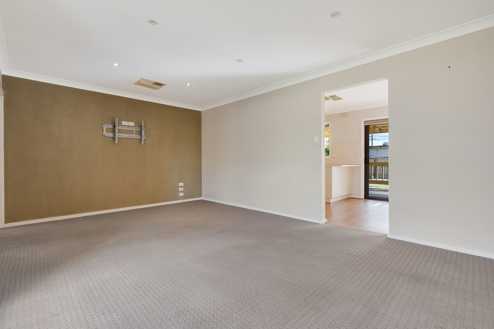 64 Dianne Avenue, Craigieburn, VIC 3064, Craigieburn - Thumbnail 6