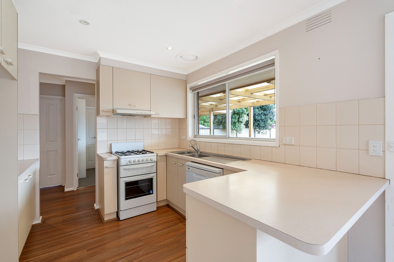 64 Dianne Avenue, Craigieburn, VIC 3064, Craigieburn - Thumbnail 7