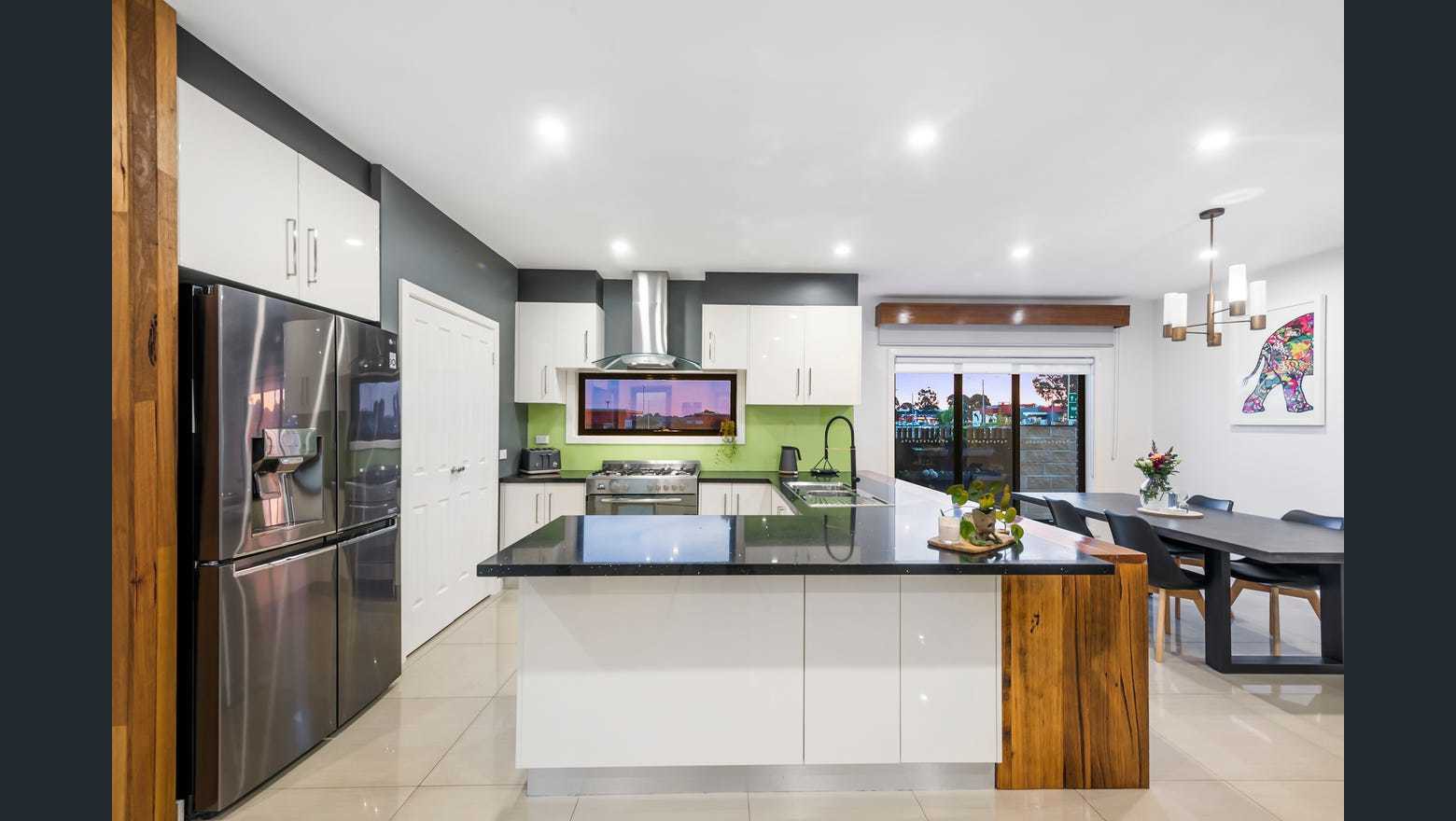 64 Honeyeater Crescent, Taylors Lakes, VIC 3038, Taylors Lakes - Thumbnail 3