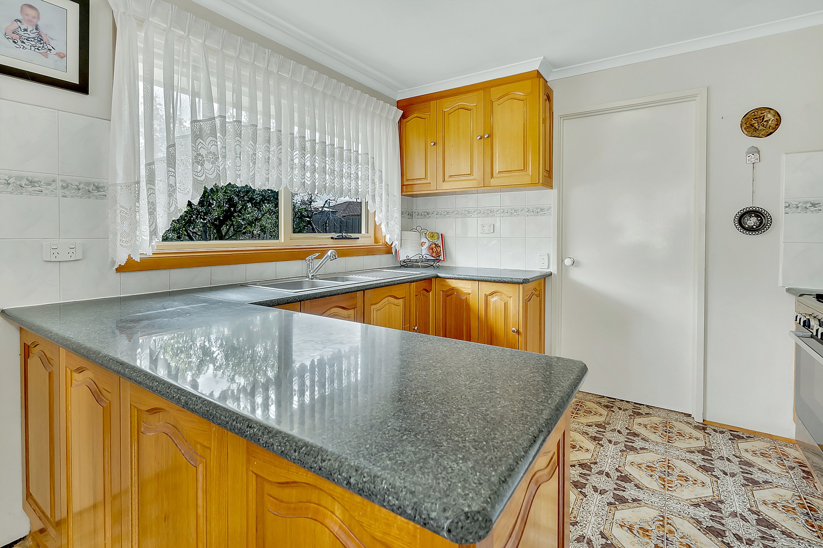 64 Hothlyn Drive, Craigieburn, VIC 3064, Craigieburn - Thumbnail 3