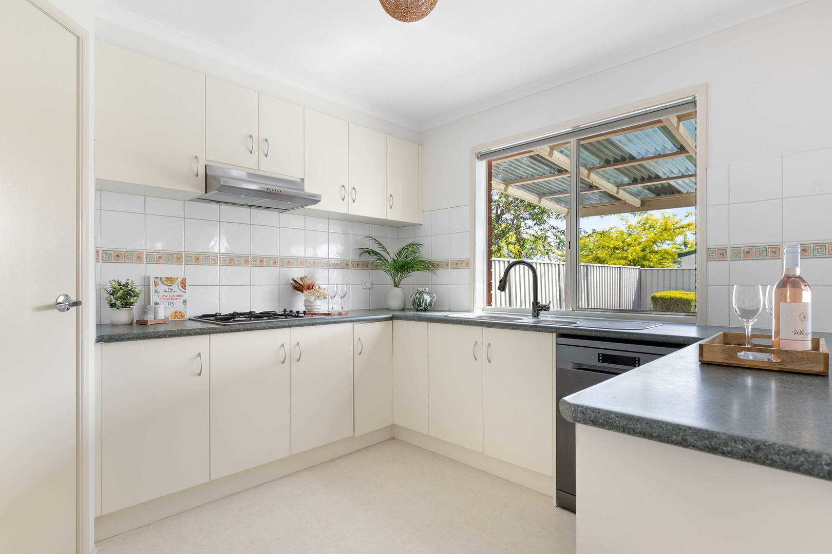 64 Jindabyne Avenue, Taylors Hill, VIC 3037, Taylors Hill - Thumbnail 4