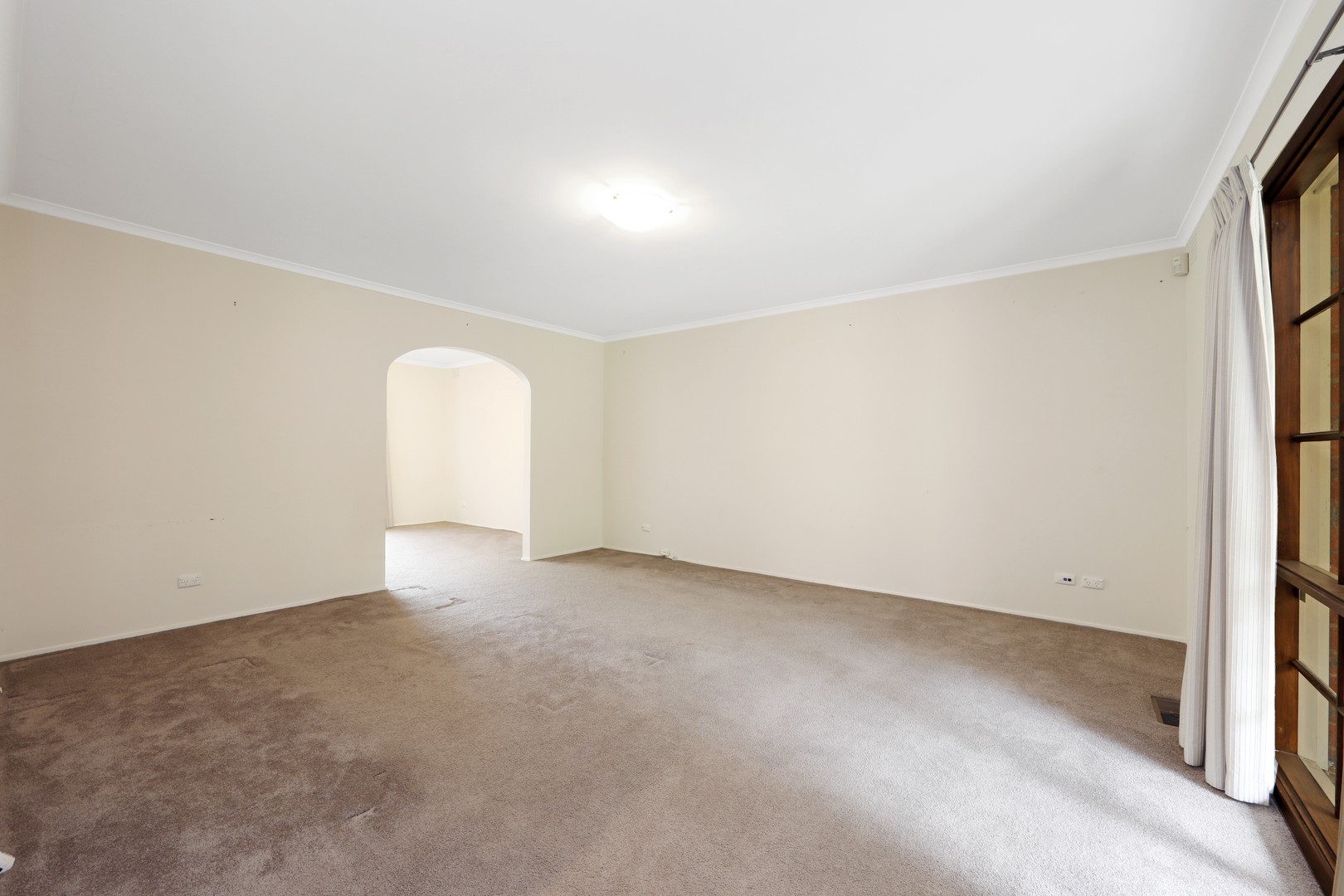 64 Mannering  Drive, Glen Waverley, VIC 3150, Glen Waverley - Thumbnail 2
