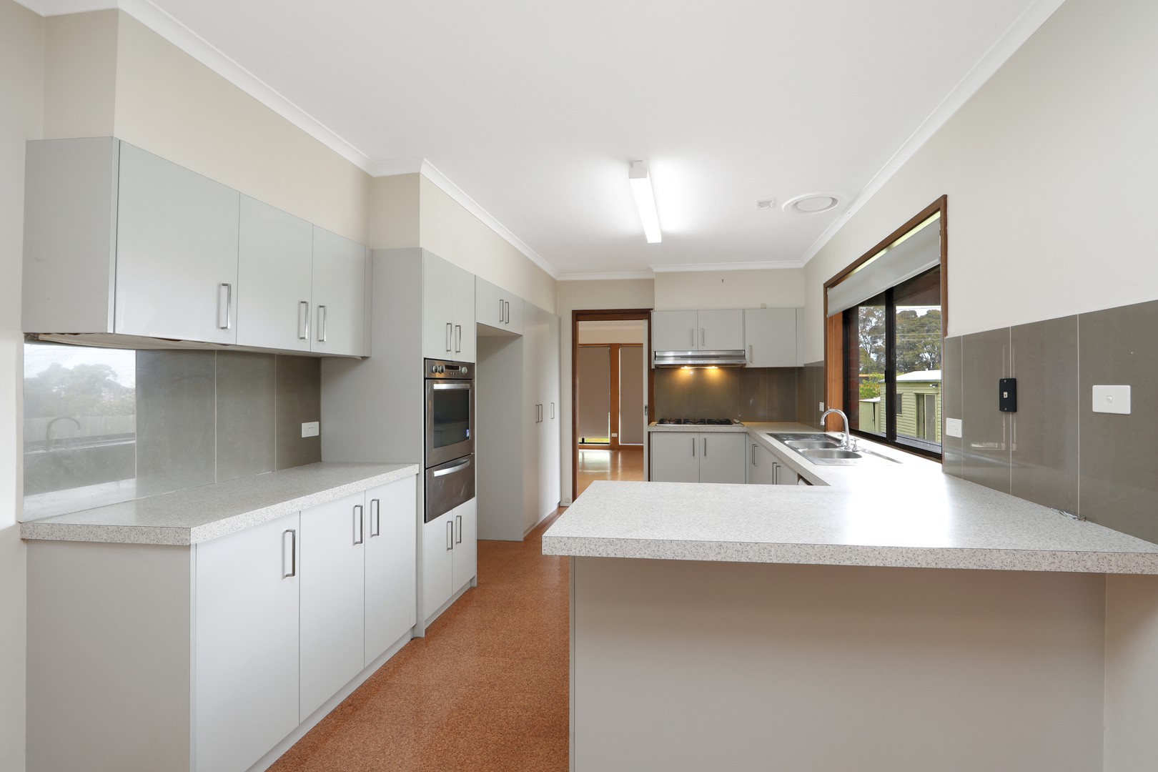 64 Mannering  Drive, Glen Waverley, VIC 3150, Glen Waverley - Thumbnail 4