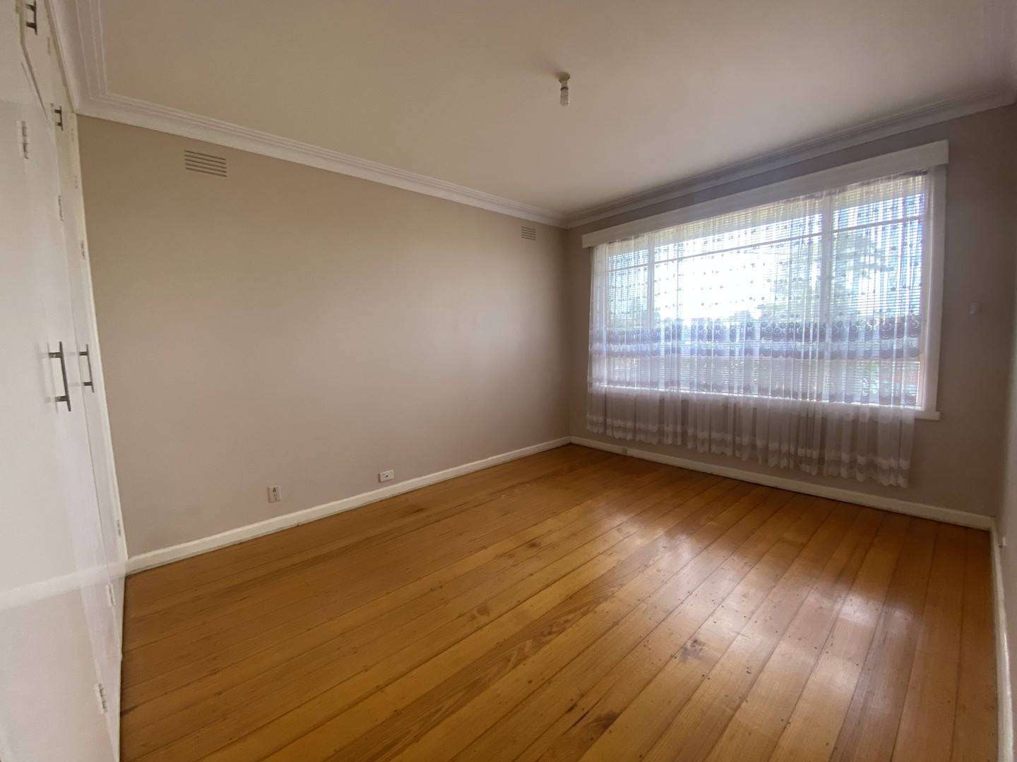 64 Newman Crescent, Niddrie, VIC 3042, Niddrie - Thumbnail 2