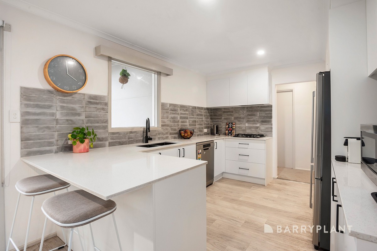 64 Spray Street, Rosebud, VIC 3939 - Thumbnail 2 - 03/05/2024