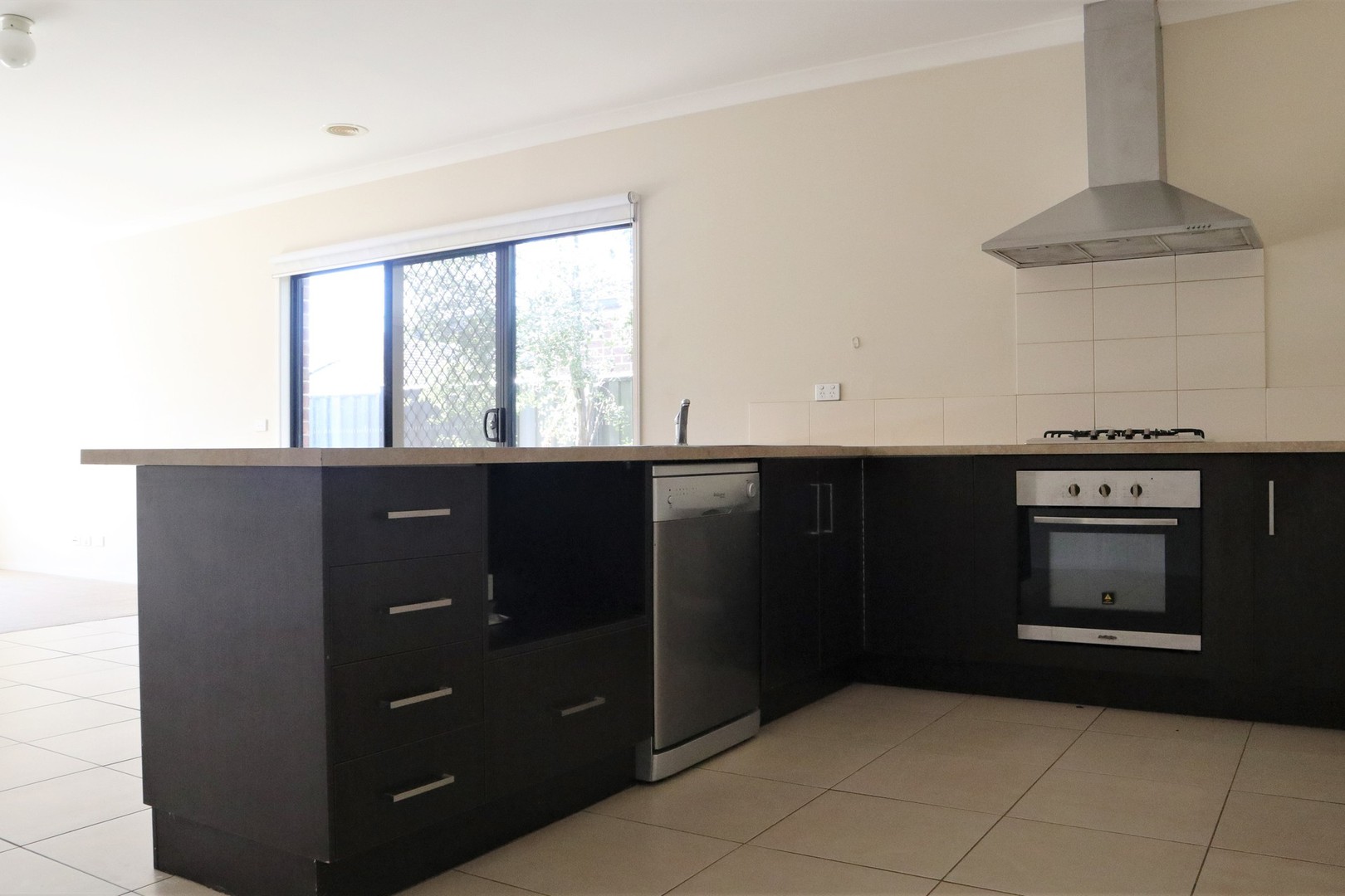 65 Cradle Mountain Drive, Craigieburn, VIC 3064, Craigieburn - Thumbnail 4