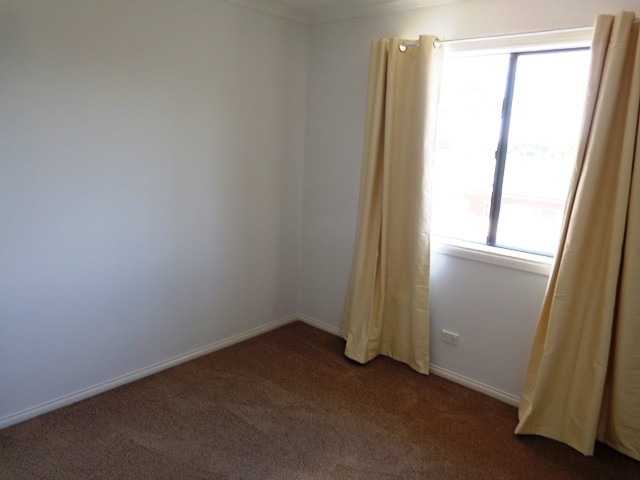 65 Glastonbury Circuit, Point Cook, VIC 3030, Point Cook - Thumbnail 2