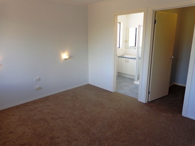 65 Glastonbury Circuit, Point Cook, VIC 3030, Point Cook - Thumbnail 6