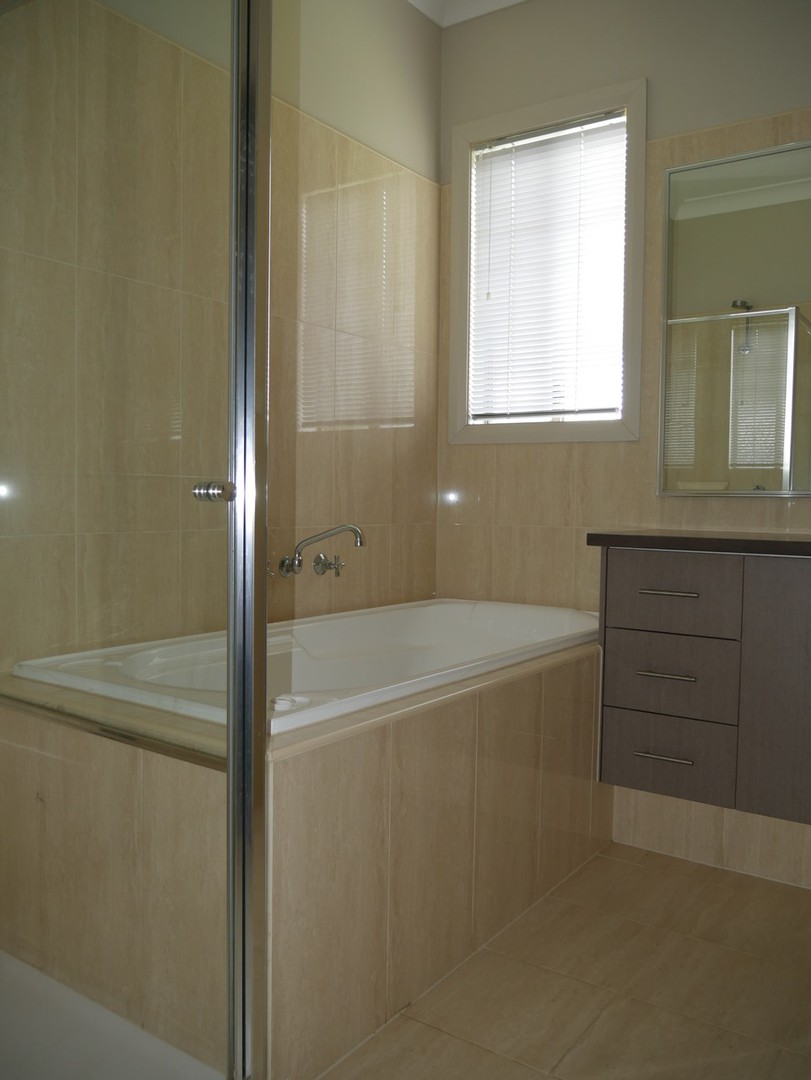 65 Lakewood Boulevard, Melton, VIC 3337 - Thumbnail 2 - 01/05/2026