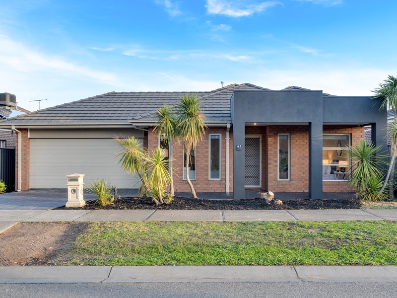 65 Northumberland Circuit, Craigieburn, VIC 3064 - Image - 06/08/2025