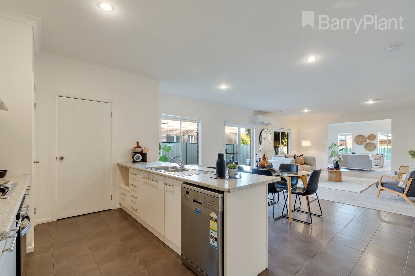 65 Northumberland Circuit, Craigieburn, VIC 3064, Craigieburn - Thumbnail 5