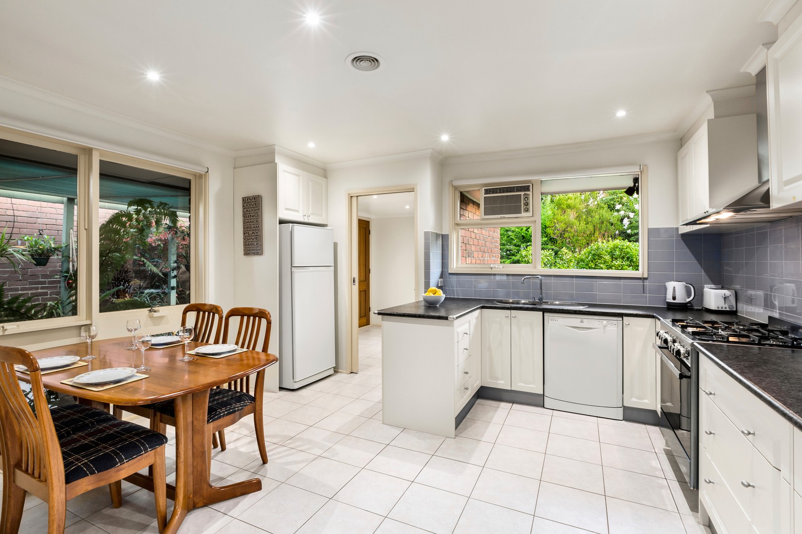 66 Cameron Parade, Bundoora, VIC 3083, Bundoora - Thumbnail 3