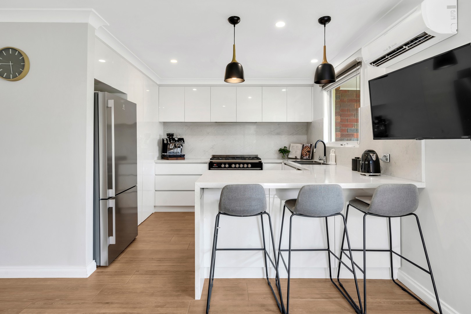 66 Hassett Crescent, Keilor East, VIC 3033 - Thumbnail 2 - 03/10/2025