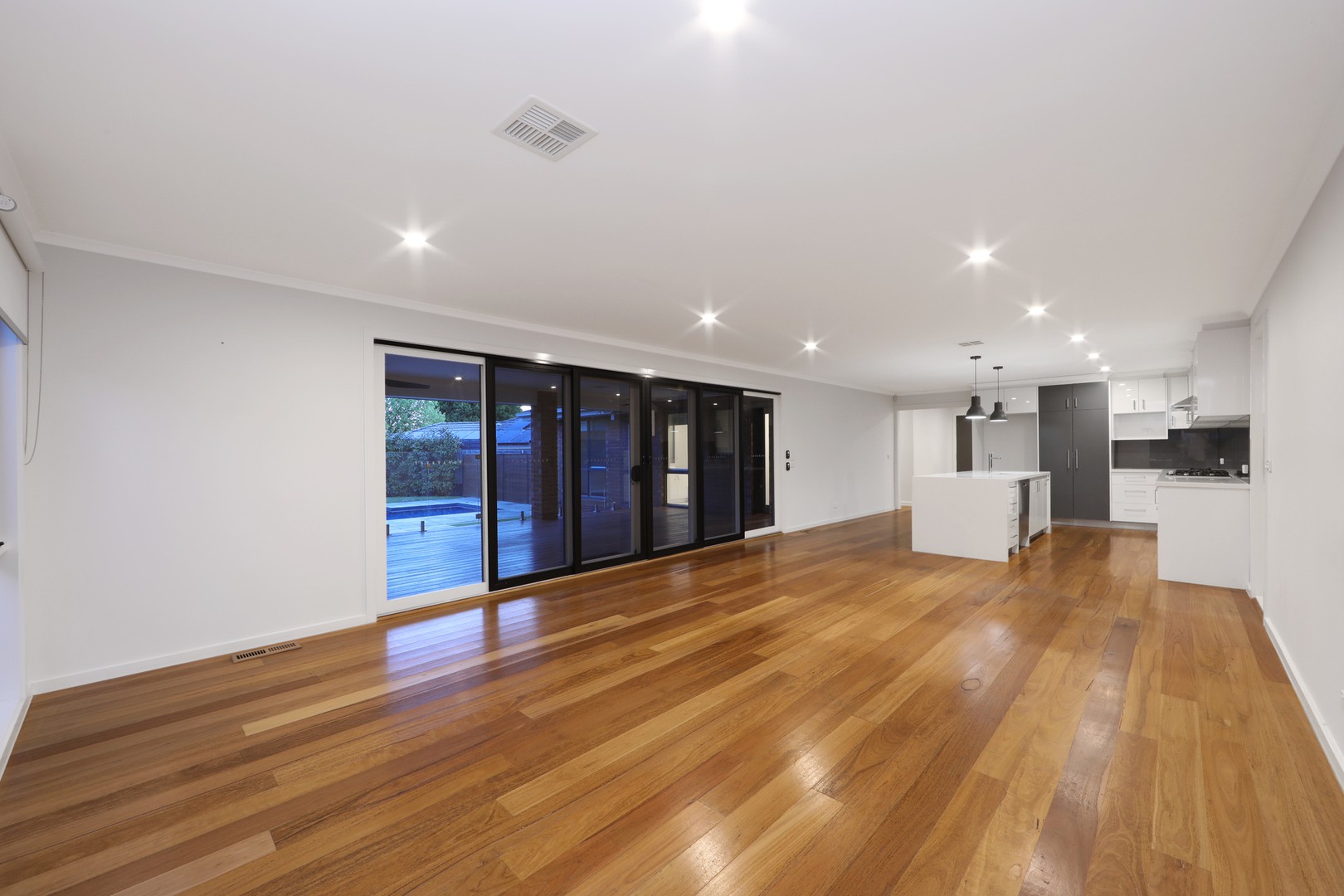 67 Deschamp CrescentRowville, VIC 3178, Rowville - Thumbnail 4