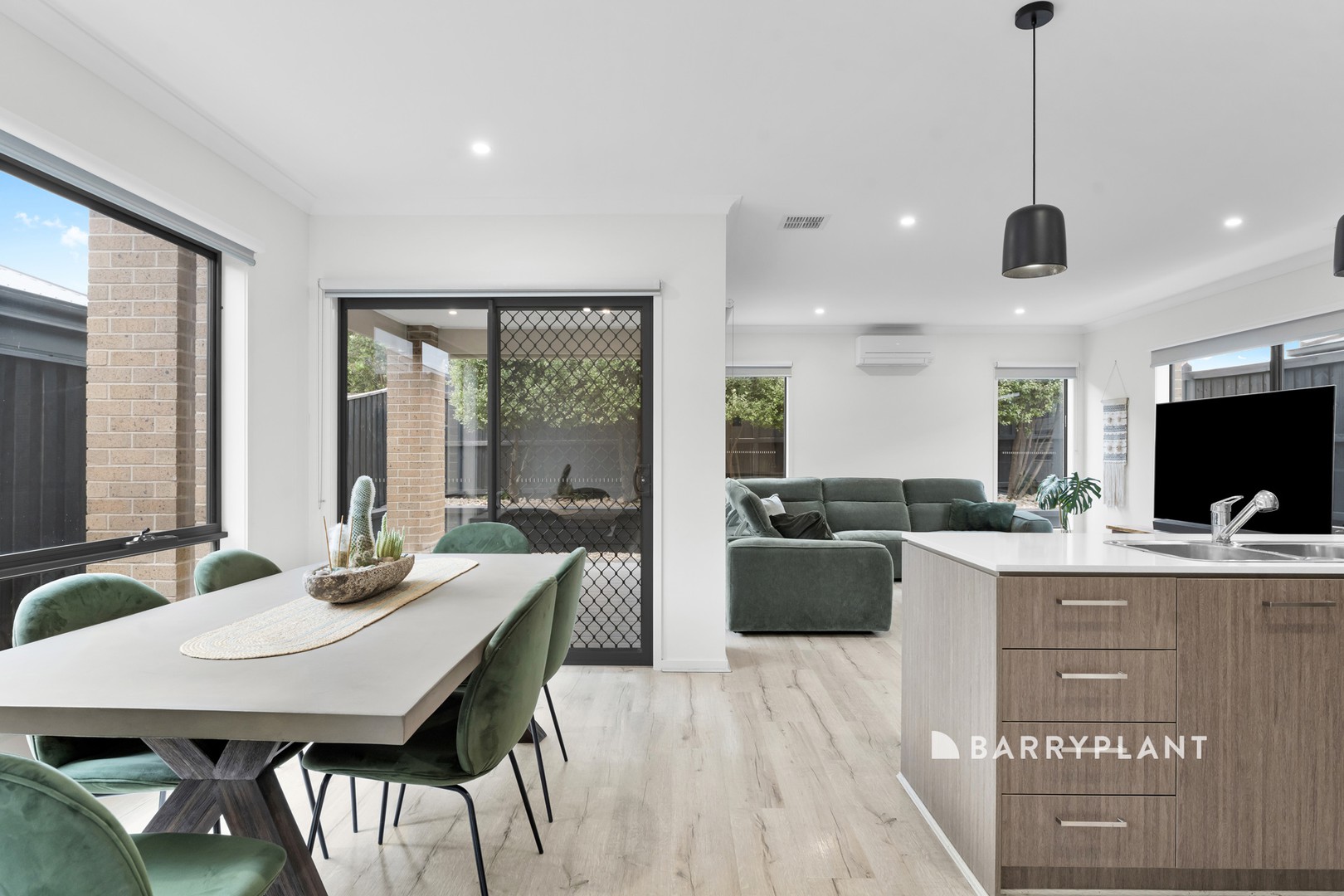 67 Hedgevale Drive, Officer, VIC 3809, Officer - Thumbnail 4