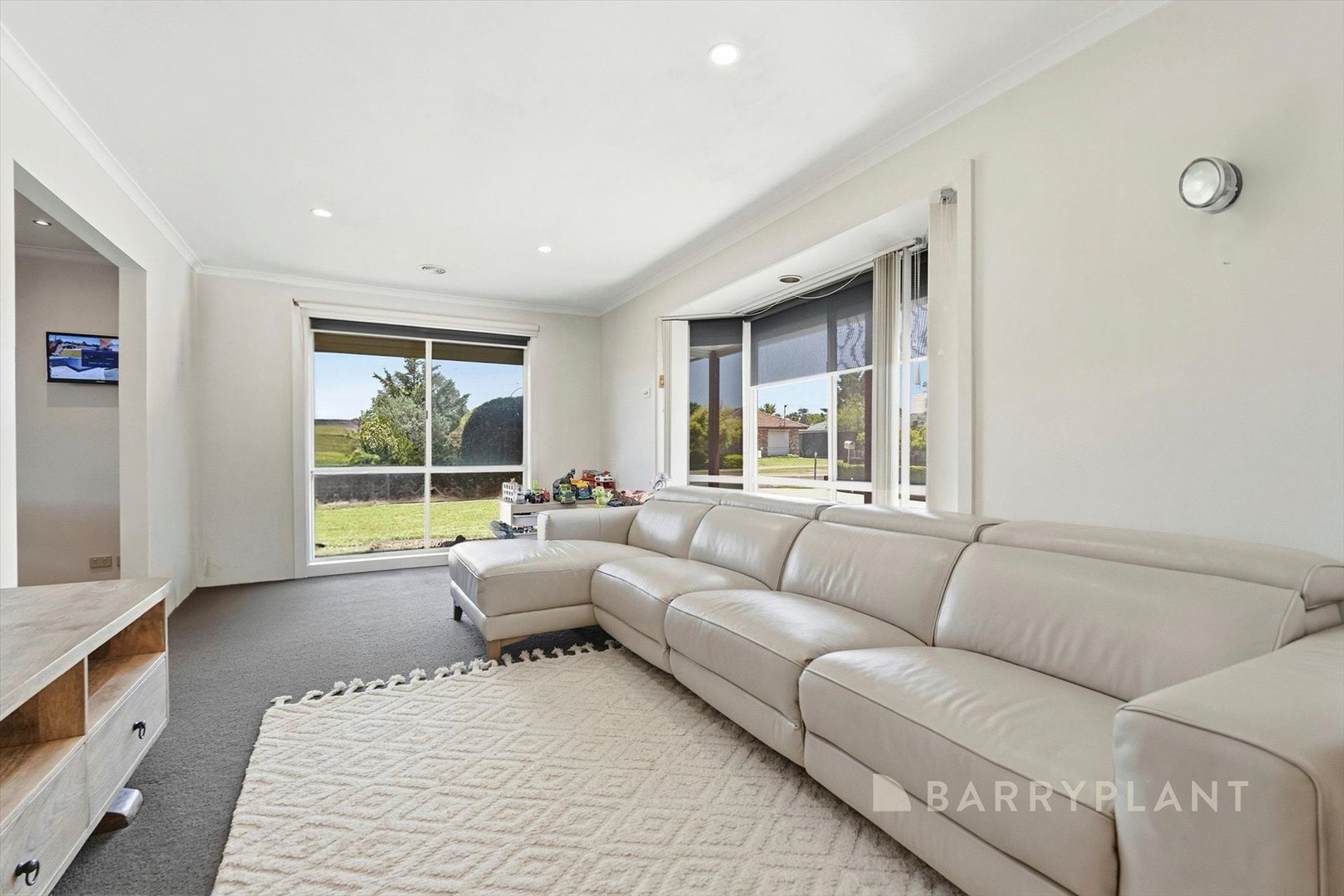 67 Kurunjang Drive, Kurunjang, VIC 3337, Kurunjang - Thumbnail 2