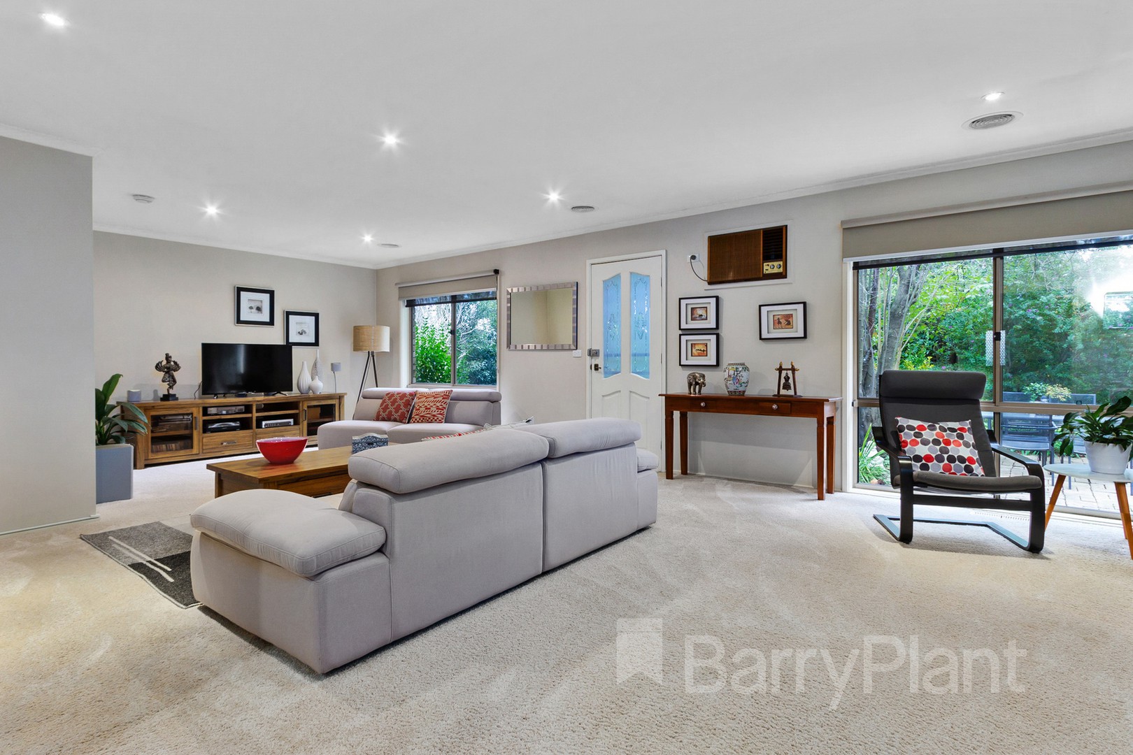 67 Sylphide Way, Wantirna South, VIC 3152 - Thumbnail 2 - 12/10/2021