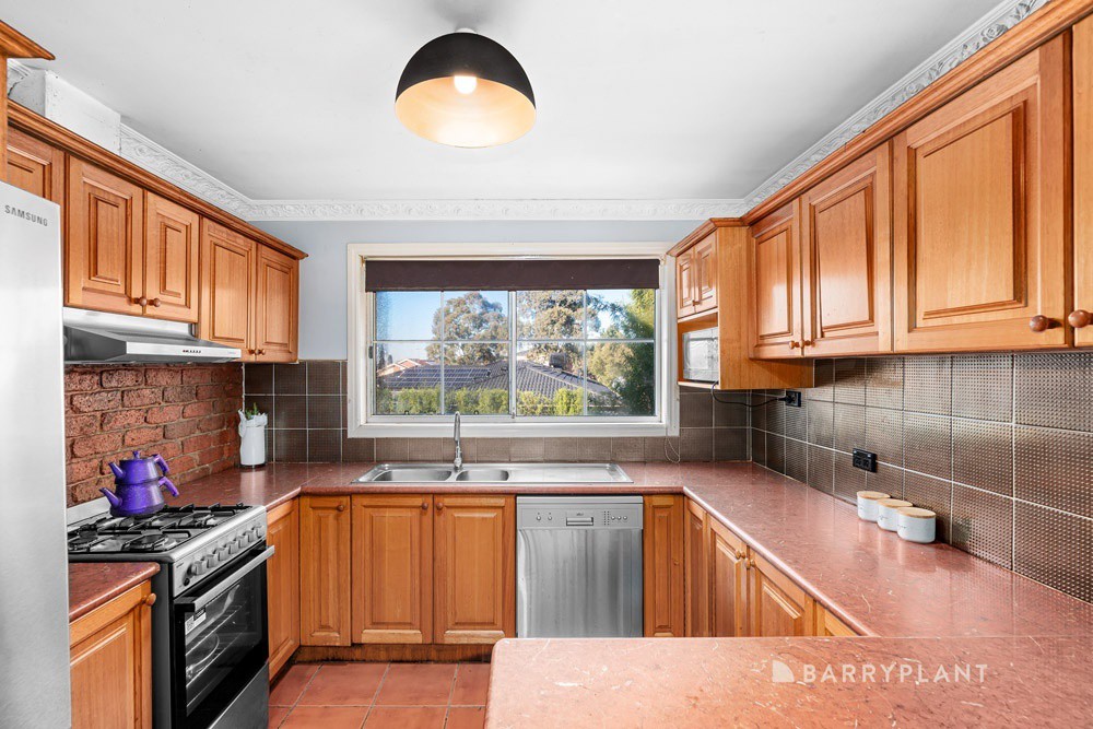 67 Veronica Crescent, Mill Park, VIC 3082, Mill Park - Thumbnail 3