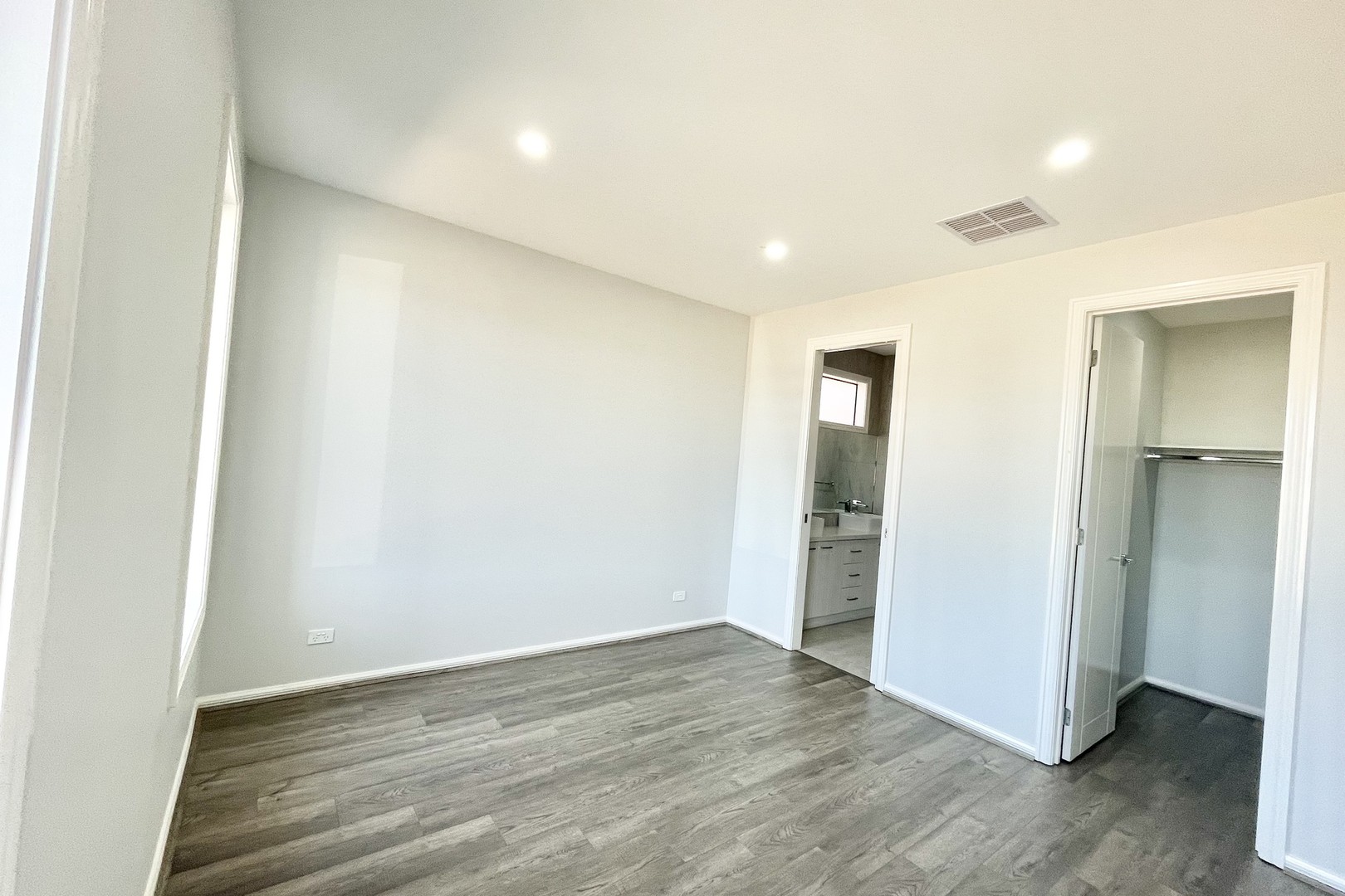 67 Whitecross Avenue, Thornhill Park, VIC 3335 - Thumbnail 2 - 01/12/2025