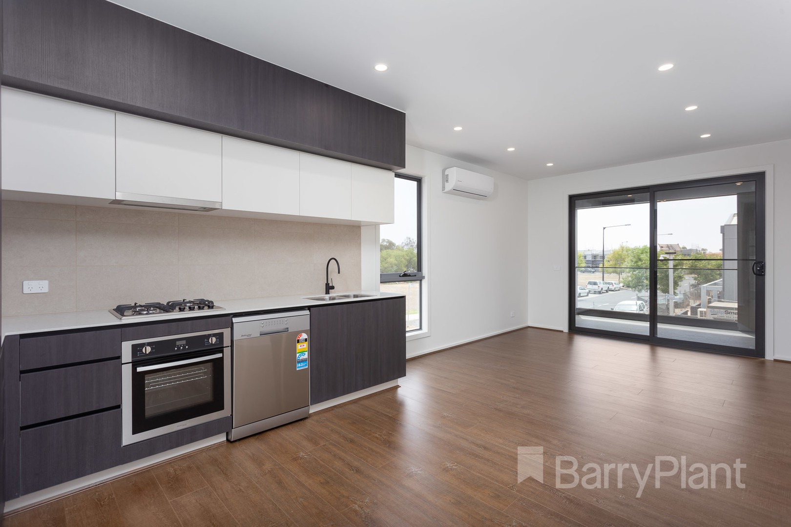 67 Zeta Crescent, Point Cook, VIC 3030, Point Cook - Thumbnail 4