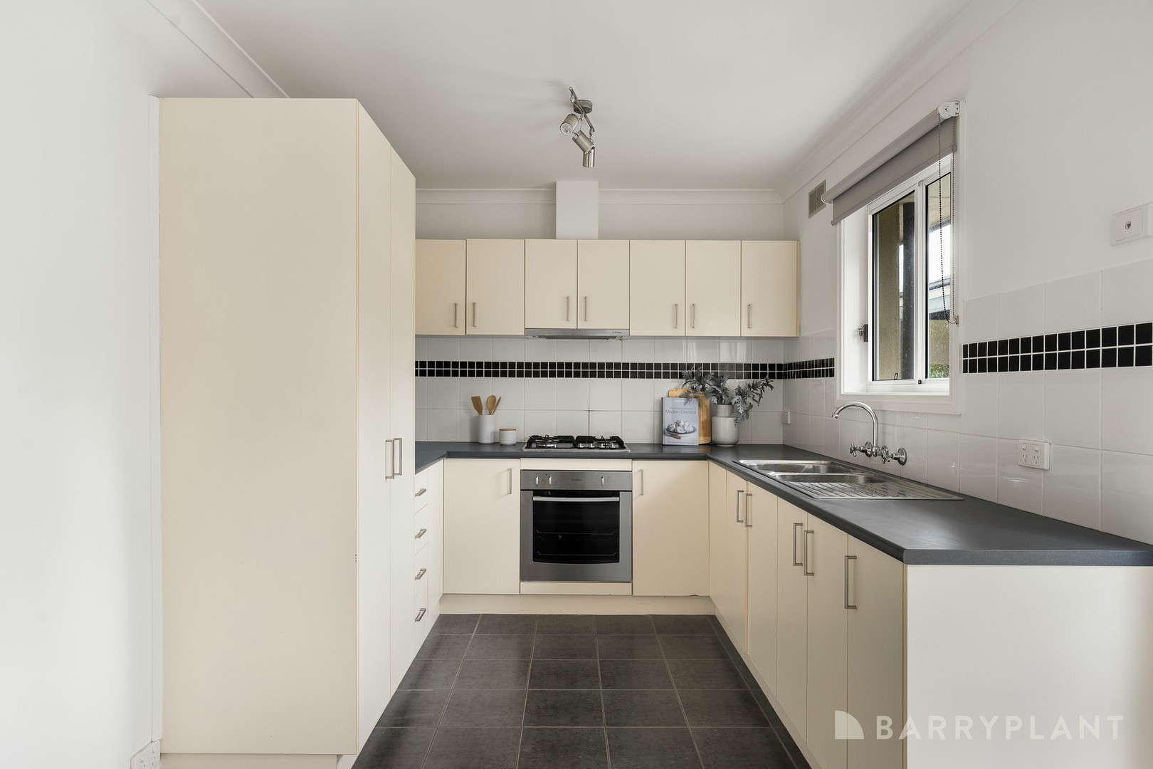 68 Cardigan Road, Mooroolbark, VIC 3138, Mooroolbark - Thumbnail 3