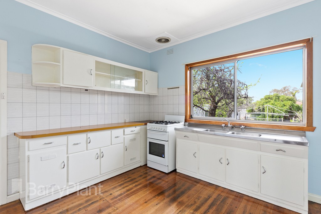 68 Leonard Avenue, St Albans, VIC 3021 - Thumbnail 2 - 14/12/2021