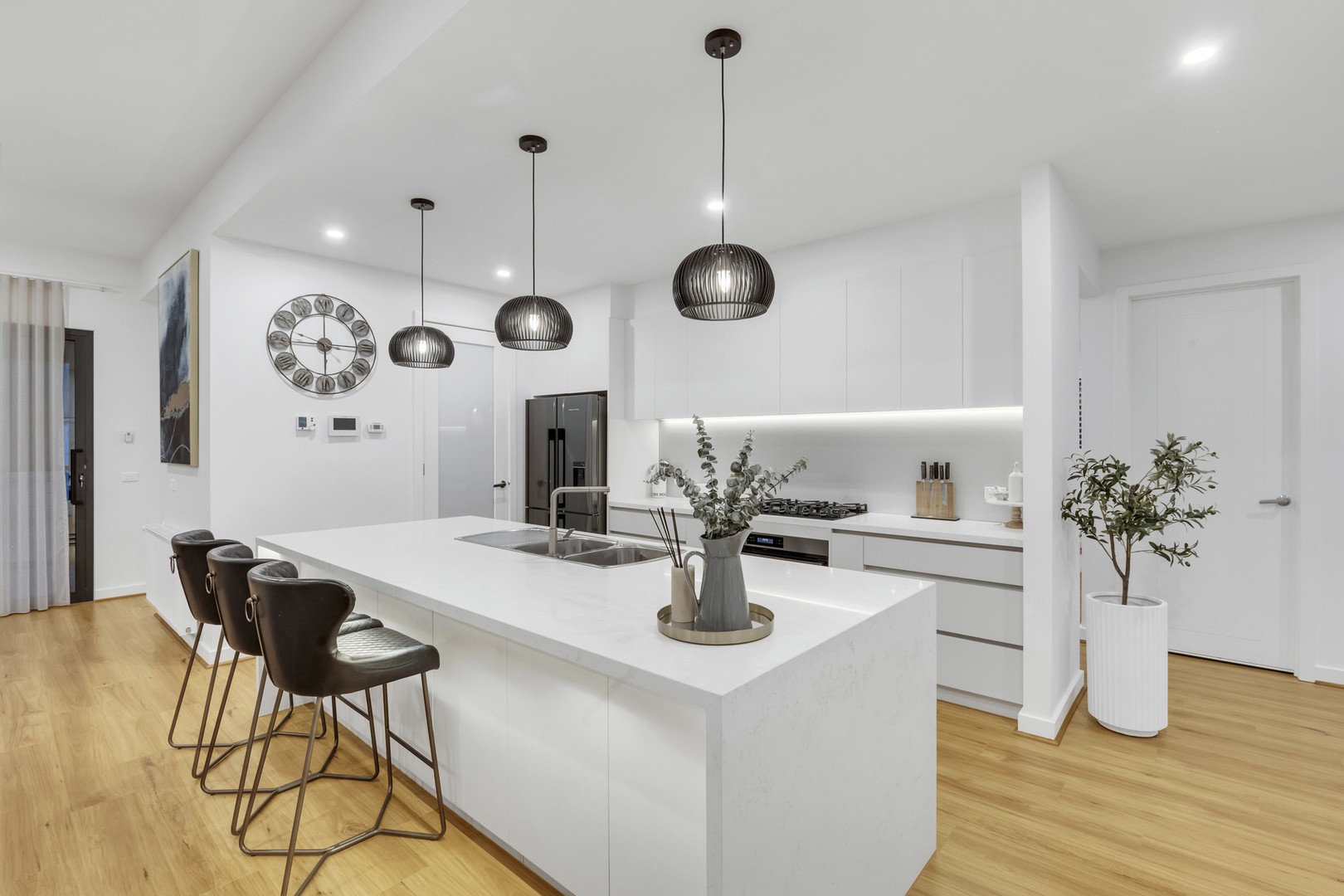 69 Distinction Avenue, Craigieburn, VIC 3064, Craigieburn - Thumbnail 3