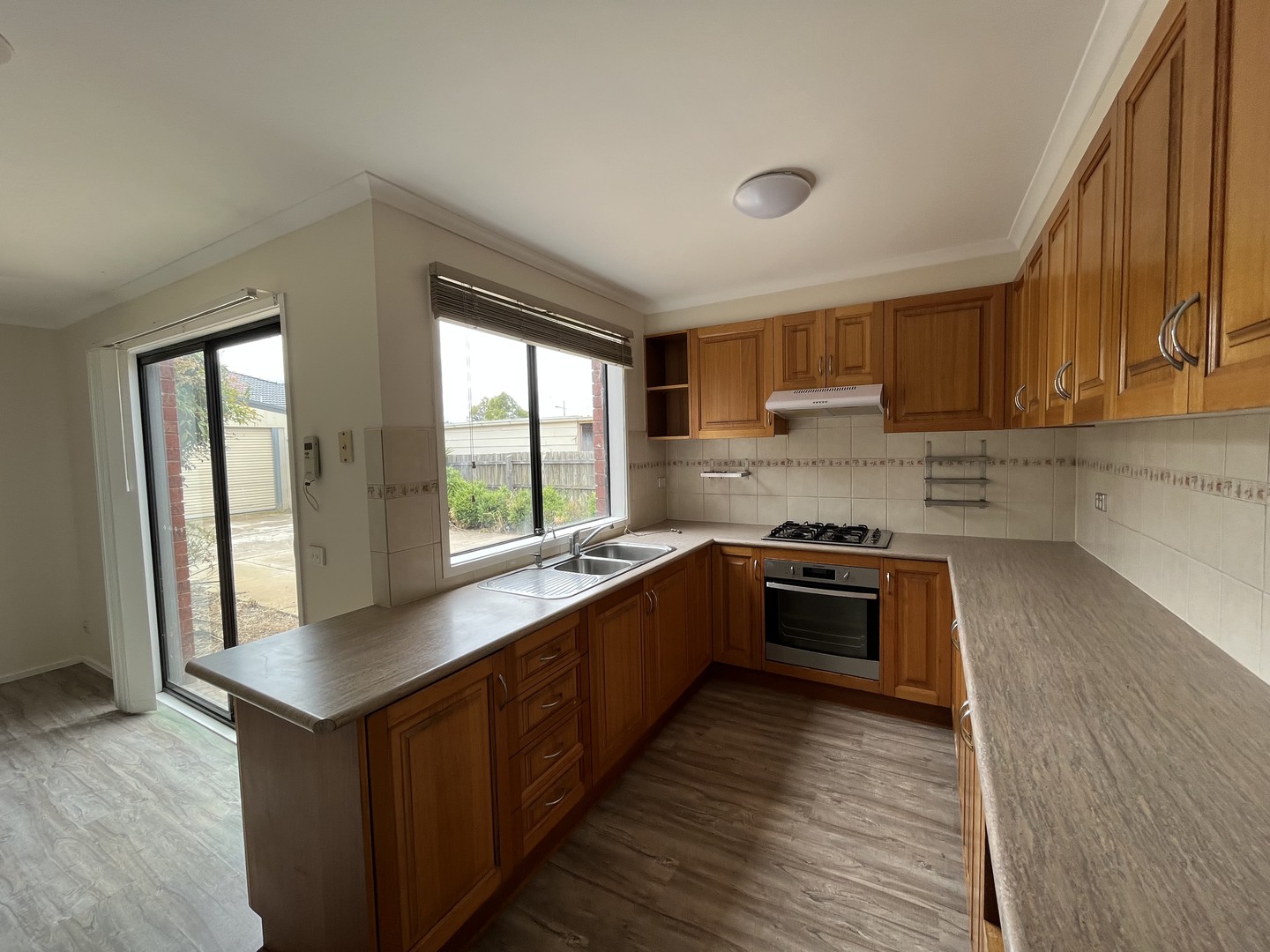69 Flemington Crescent, Werribee, VIC 3030, Werribee - Thumbnail 6
