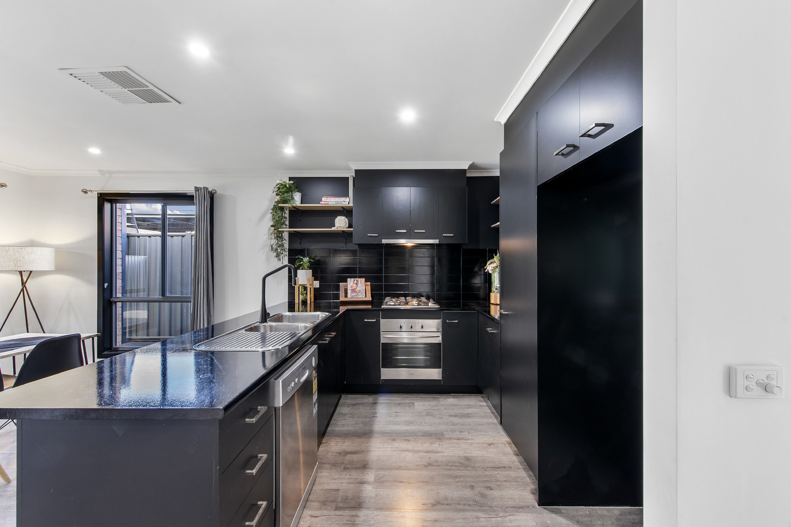 69 Hatchlands DriveDeer Park, VIC 3023, Deer Park - Thumbnail 5