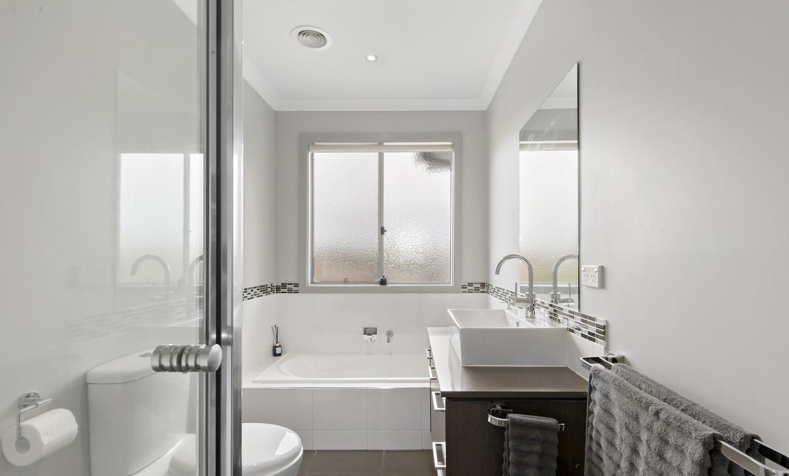 6A Mcfadzean Avenue, Reservoir, VIC 3073, Reservoir - Thumbnail 7