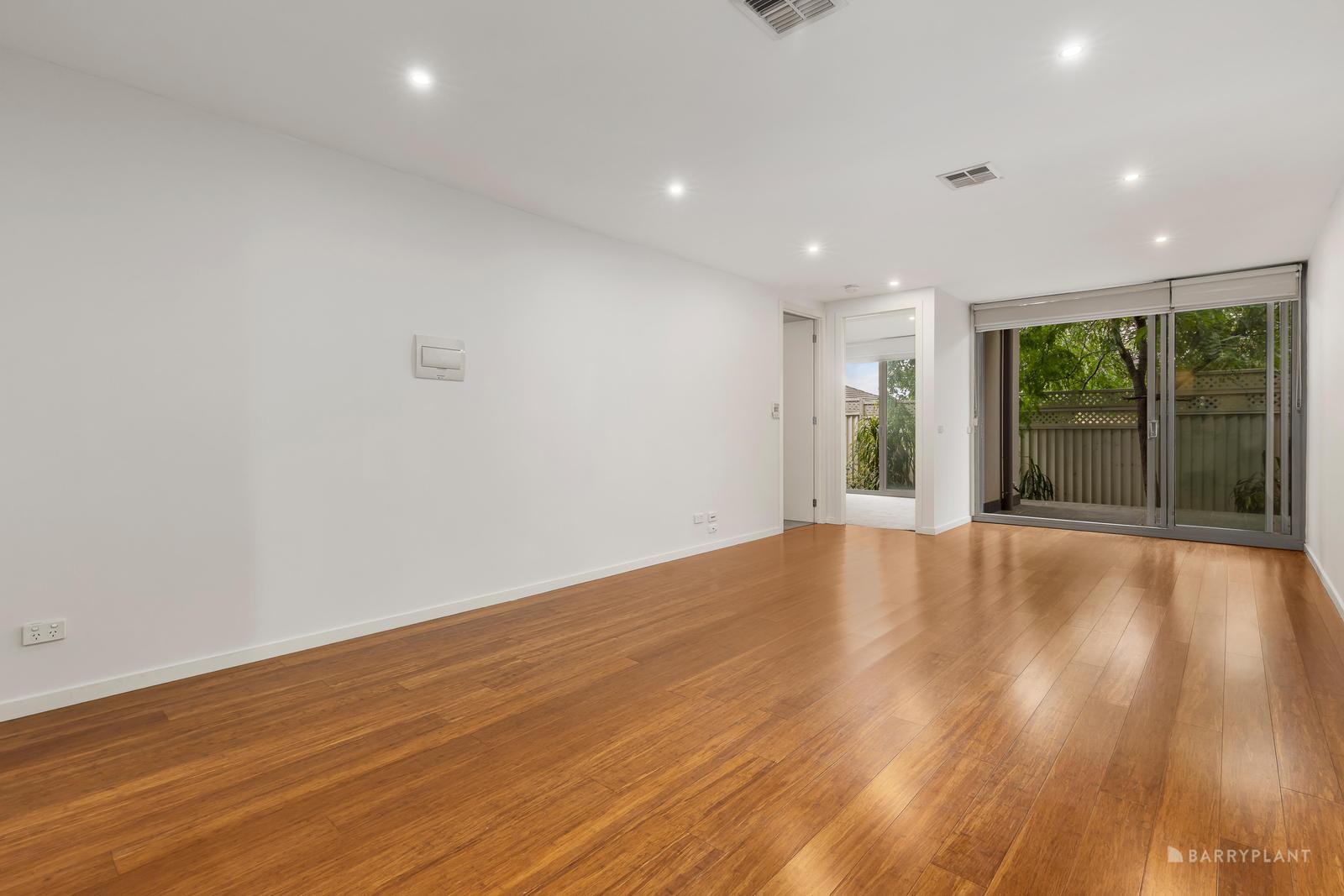7/927-929 Doncaster Road, Doncaster East, VIC 3109, Doncaster East - Thumbnail 2