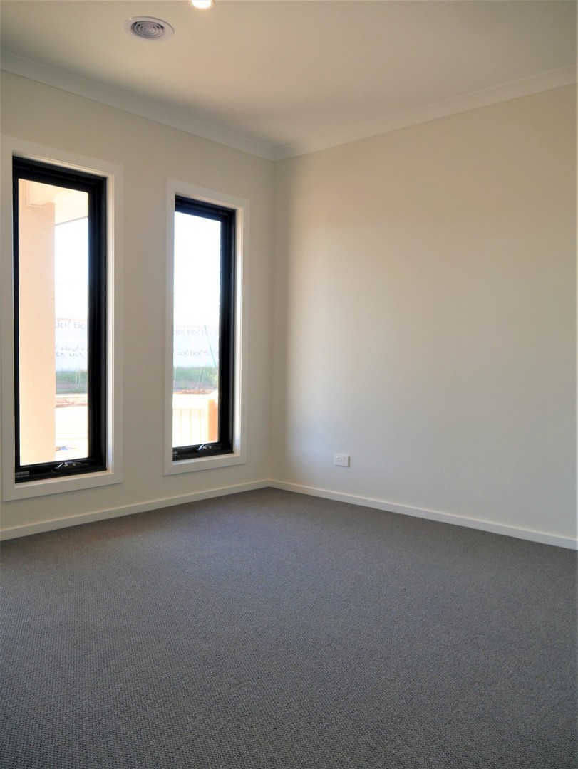 7 Ampitheatre Street, Eynesbury, VIC 3338 - Thumbnail 1 - 28/11/2022