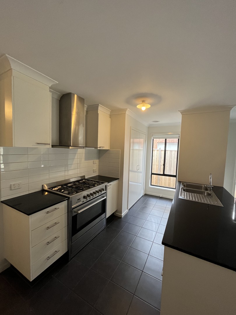 7 Bamburgh Street, Werribee, VIC 3030, Werribee - Thumbnail 4