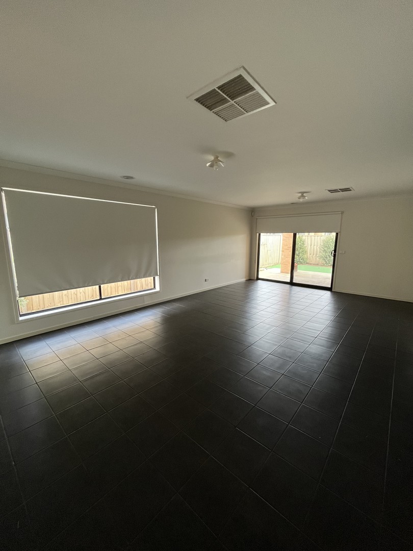 7 Bamburgh Street, Werribee, VIC 3030, Werribee - Thumbnail 5