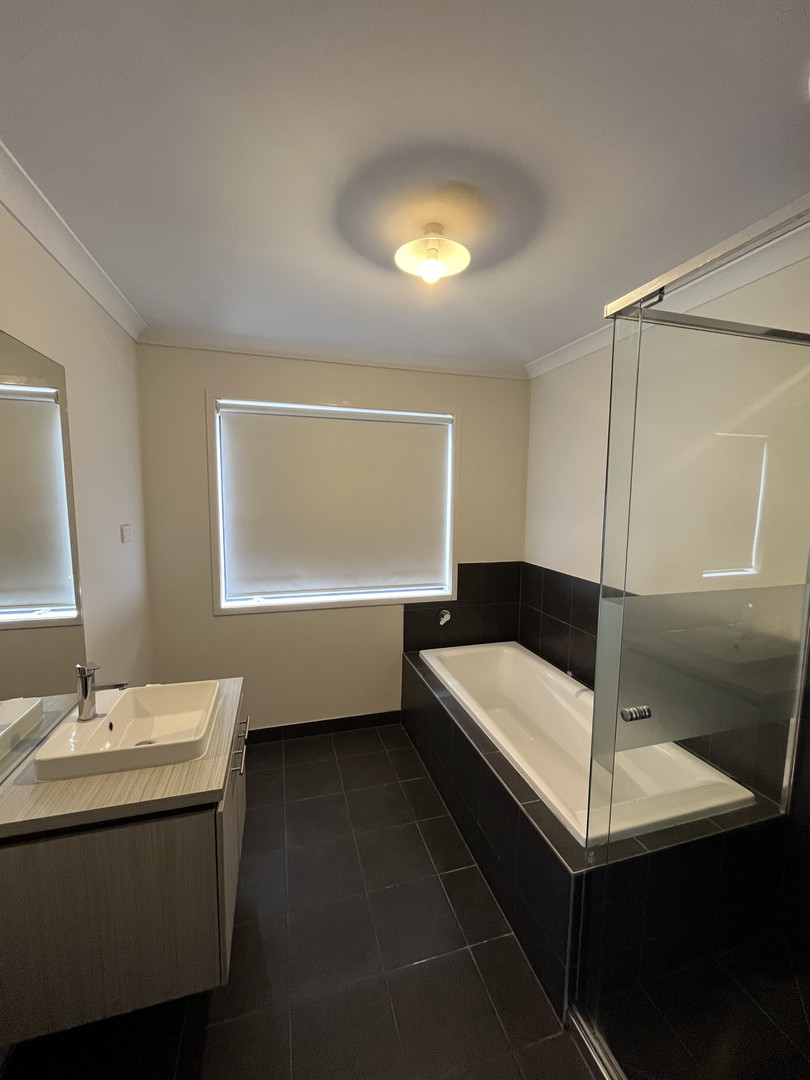 7 Bamburgh Street, Werribee, VIC 3030, Werribee - Thumbnail 8