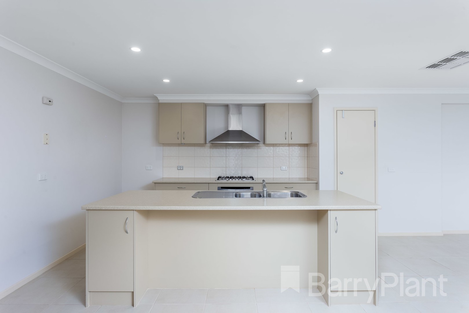 7 Beaurepaire Drive, Point Cook, VIC 3030, Point Cook - Thumbnail 2