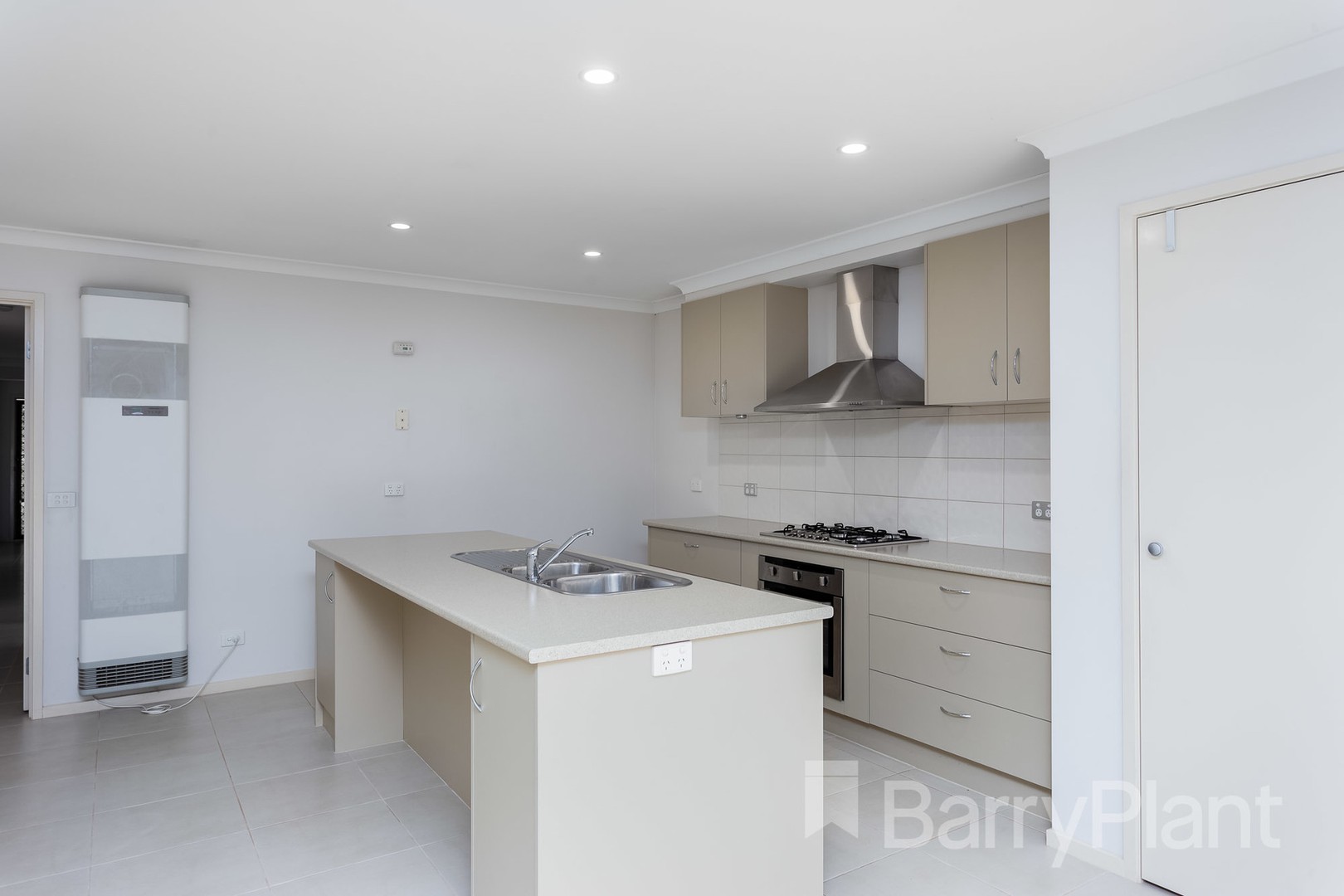 7 Beaurepaire Drive, Point Cook, VIC 3030, Point Cook - Thumbnail 3