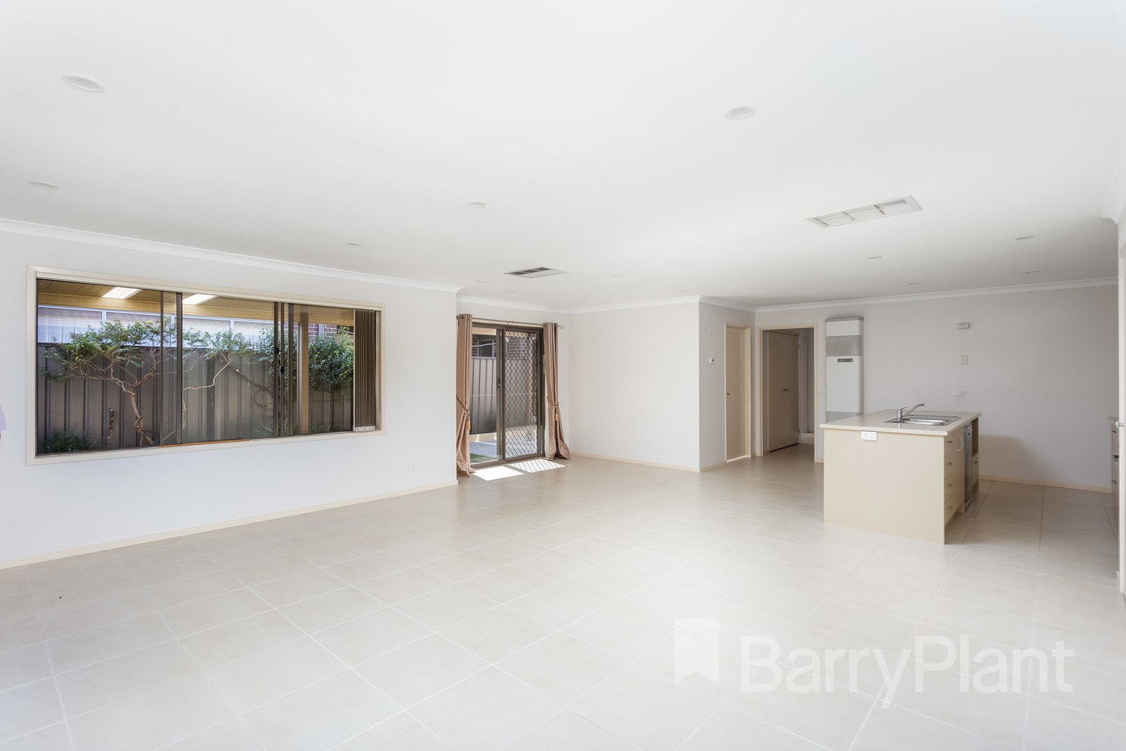 7 Beaurepaire Drive, Point Cook, VIC 3030, Point Cook - Thumbnail 2