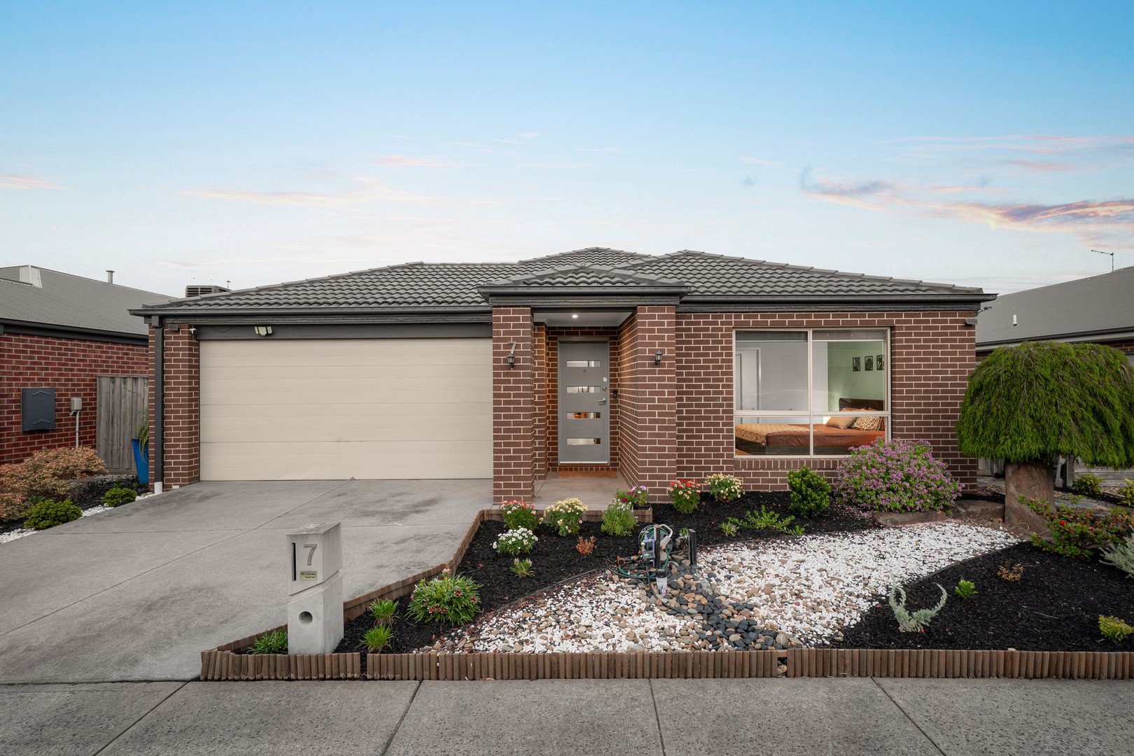 7 Bevington Crescent, Officer - Image 1