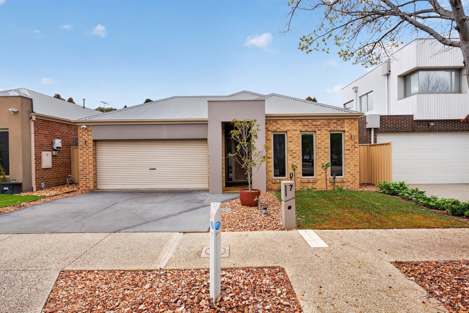 7 Blackshaws Place, Caroline Springs, VIC 3023 - Thumbnail 2 - 14/10/2026