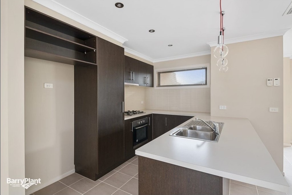 7 Boathaven Road, Point Cook, VIC 3030, Point Cook - Thumbnail 2
