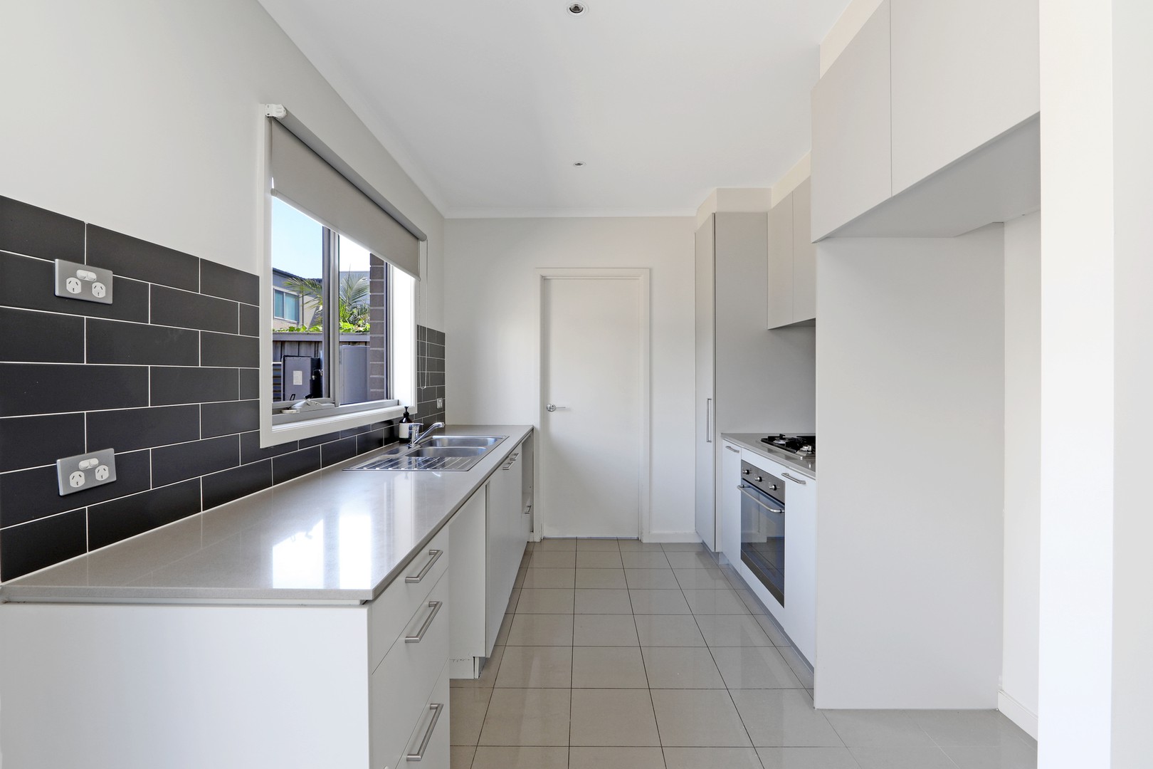 7 Botanic Place, Wantirna South, VIC 3152 - Thumbnail 2 - 05/03/2025