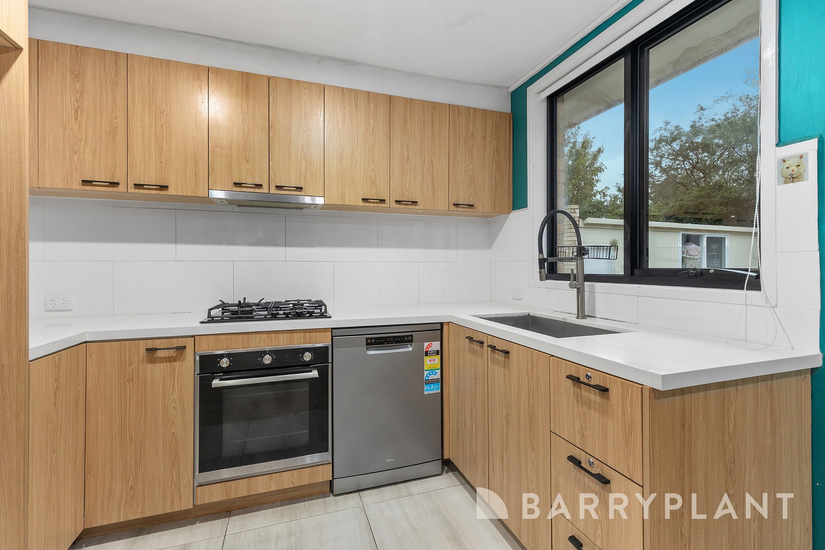 7 Bowral Court, Bundoora, VIC 3083 - Thumbnail 2 - 07/04/2026