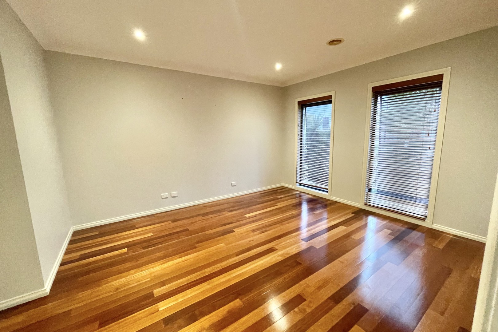 7 Broadway, Caroline Springs, VIC 3023 - Thumbnail 2 - 04/06/2026