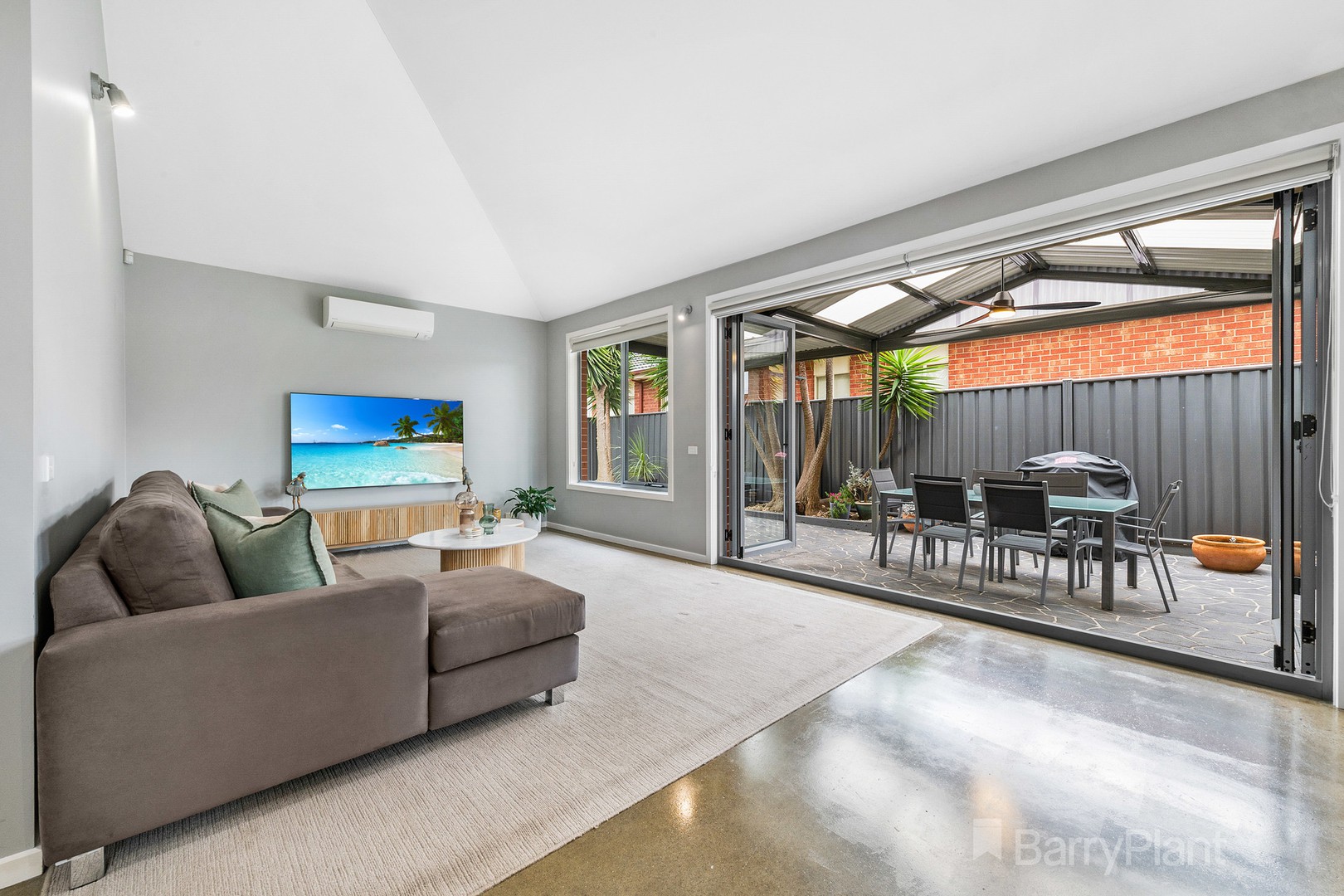 7 Buvelot Crescent, Caroline Springs, VIC 3023, Caroline Springs - Thumbnail 4