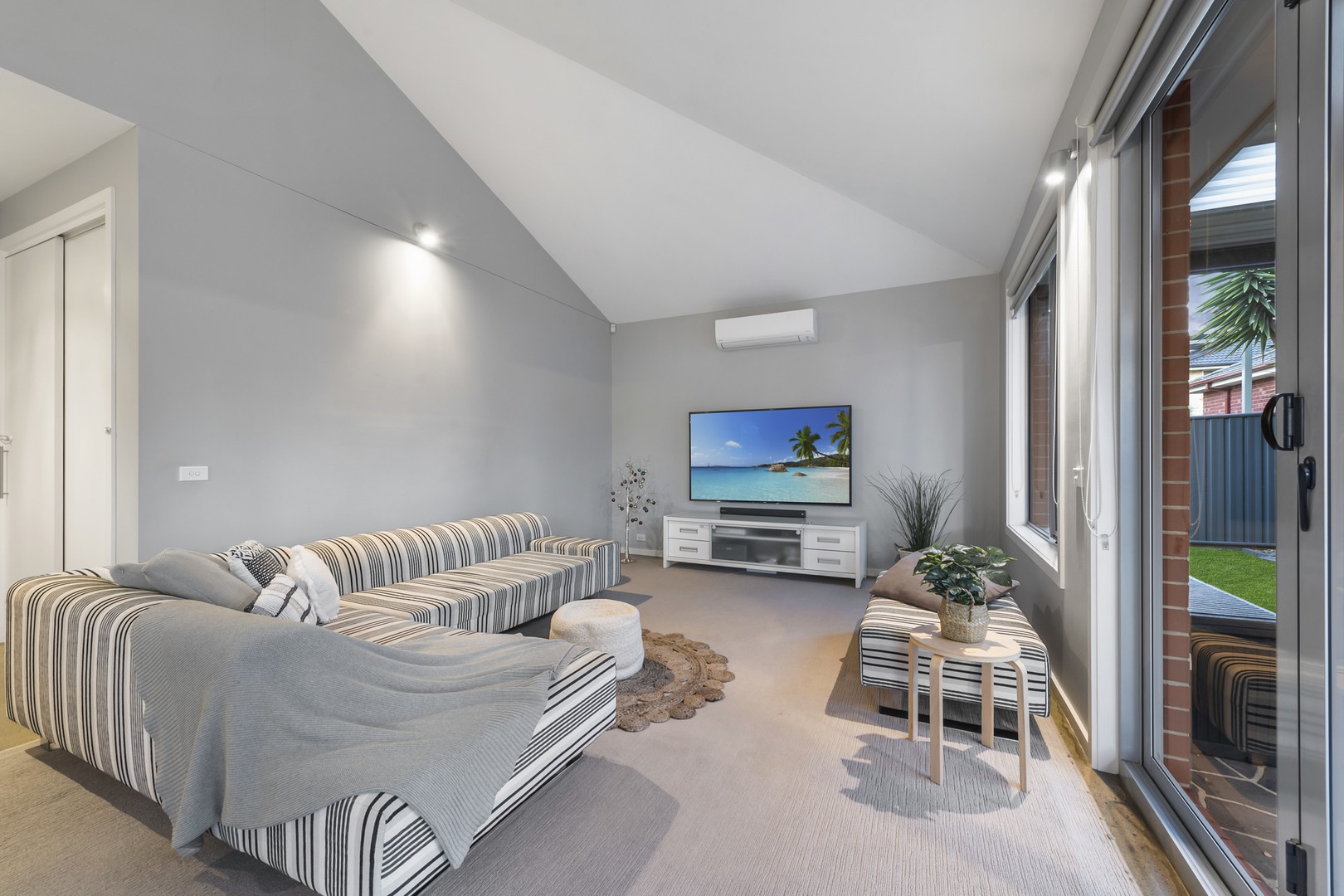 7 Buvelot Crescent, Caroline Springs, VIC 3023, Caroline Springs - Thumbnail 8