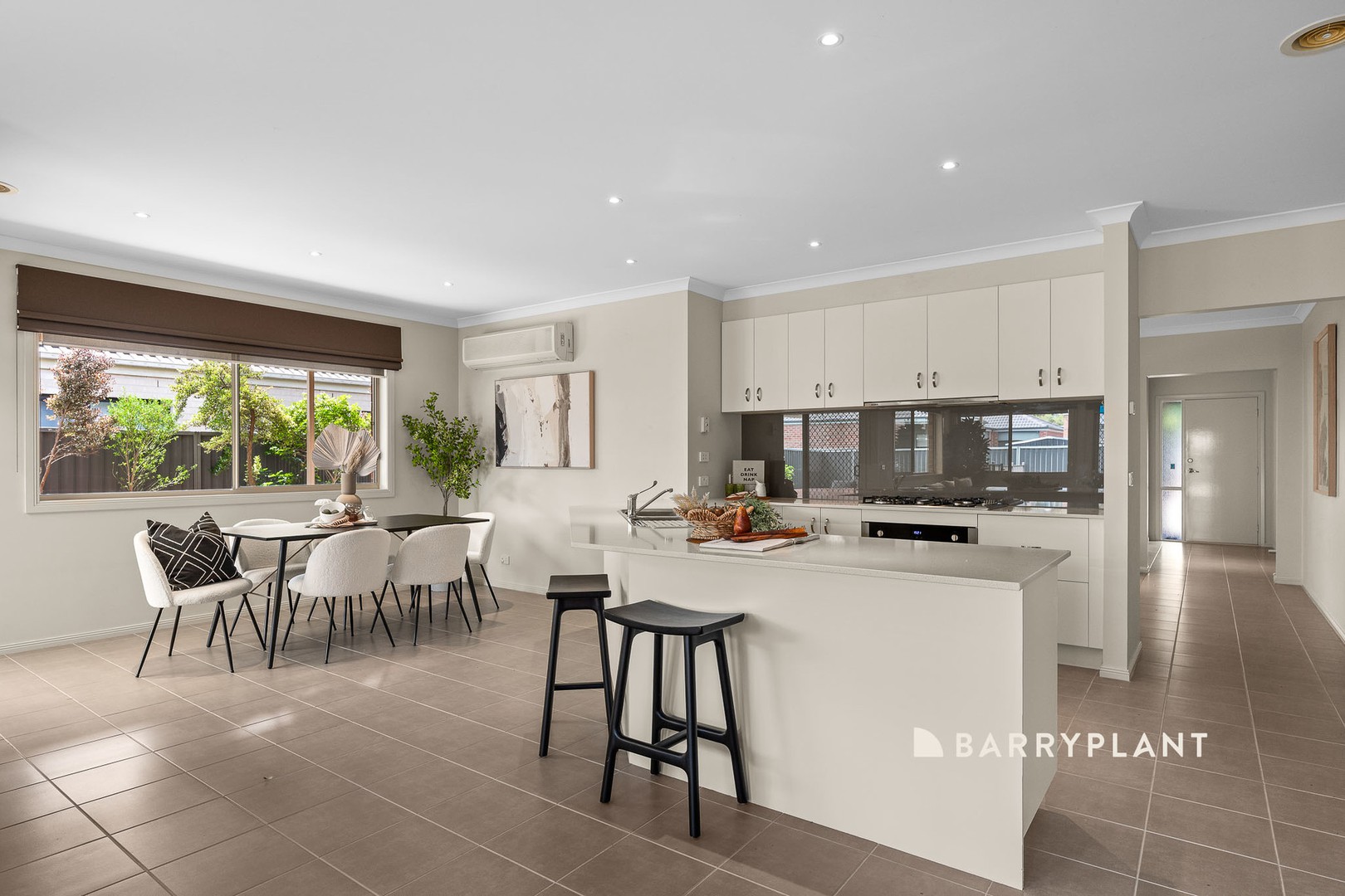 7 Camdolle Close, Pakenham, VIC 3810, Pakenham - Thumbnail 2